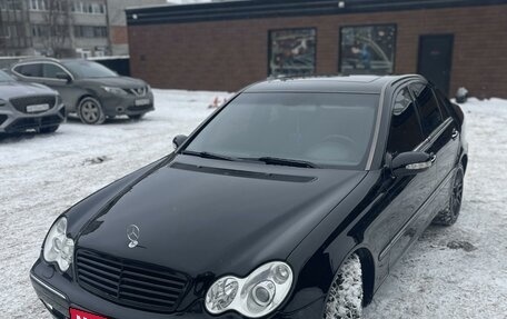 Mercedes-Benz C-Класс, 2004 год, 1 050 000 рублей, 1 фотография