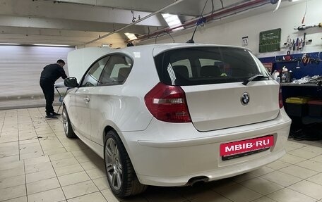BMW 1 серия, 2011 год, 978 000 рублей, 2 фотография