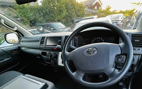 Toyota HiAce H200, 2017 год, 3 510 000 рублей, 9 фотография