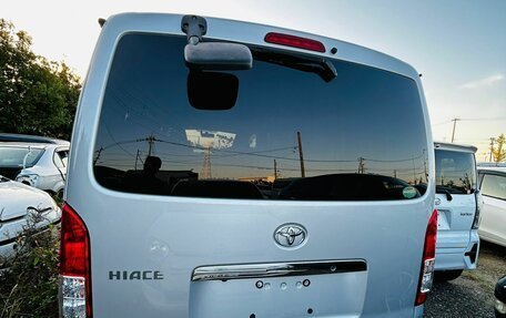 Toyota HiAce H200, 2017 год, 3 510 000 рублей, 18 фотография