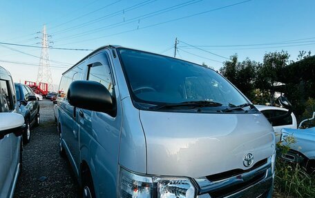 Toyota HiAce H200, 2017 год, 3 510 000 рублей, 13 фотография
