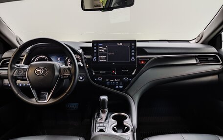 Toyota Camry, 2021 год, 3 950 000 рублей, 9 фотография