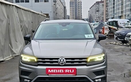 Volkswagen Tiguan II, 2019 год, 2 499 000 рублей, 2 фотография