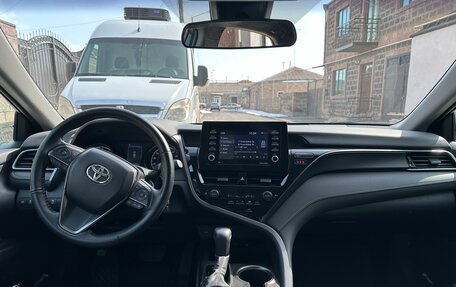 Toyota Camry, 2021 год, 3 300 000 рублей, 6 фотография