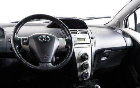 Toyota Yaris III рестайлинг, 2008 год, 499 000 рублей, 11 фотография