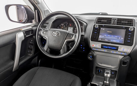 Toyota Land Cruiser Prado 150 рестайлинг 2, 2018 год, 4 995 000 рублей, 12 фотография