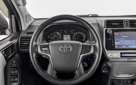 Toyota Land Cruiser Prado 150 рестайлинг 2, 2018 год, 4 995 000 рублей, 11 фотография