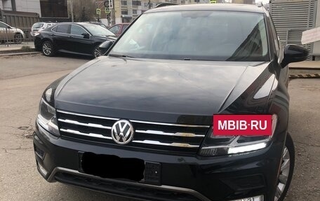 Volkswagen Tiguan II, 2019 год, 2 820 000 рублей, 2 фотография
