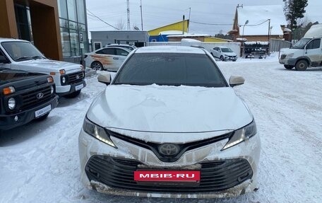 Toyota Camry, 2019 год, 3 249 990 рублей, 2 фотография
