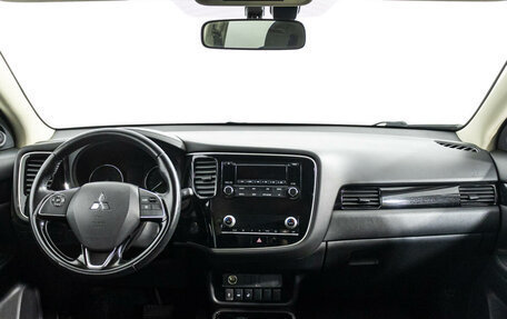 Mitsubishi Outlander III рестайлинг 3, 2020 год, 2 309 444 рублей, 13 фотография