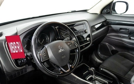 Mitsubishi Outlander III рестайлинг 3, 2020 год, 2 309 444 рублей, 11 фотография
