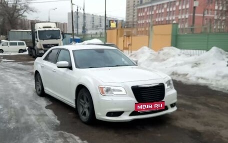Chrysler 300C II, 2012 год, 2 400 000 рублей, 5 фотография
