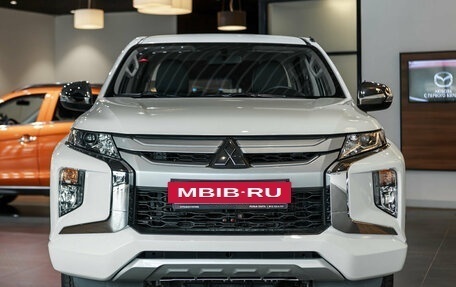 Mitsubishi L200 IV рестайлинг, 2021 год, 5 250 000 рублей, 2 фотография
