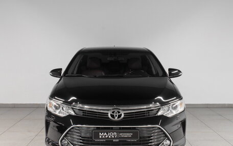 Toyota Camry, 2017 год, 2 395 000 рублей, 2 фотография