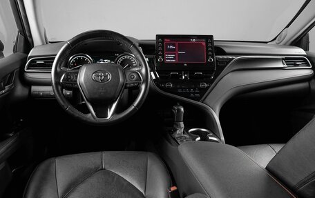 Toyota Camry, 2021 год, 3 999 000 рублей, 6 фотография
