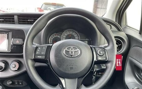Toyota Vitz, 2019 год, 832 000 рублей, 10 фотография