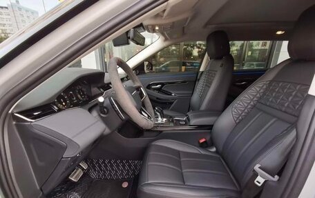 Land Rover Range Rover Evoque II, 2023 год, 5 750 000 рублей, 3 фотография