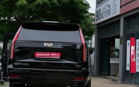Cadillac Escalade V, 2023 год, 16 016 018 рублей, 2 фотография