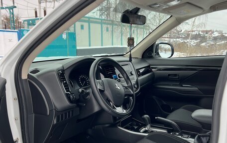 Mitsubishi Outlander III рестайлинг 3, 2019 год, 2 280 000 рублей, 9 фотография