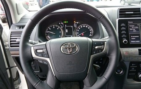 Toyota Land Cruiser Prado 150 рестайлинг 2, 2022 год, 10 500 000 рублей, 18 фотография