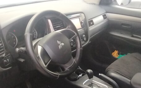 Mitsubishi Outlander III рестайлинг 3, 2014 год, 1 650 000 рублей, 4 фотография