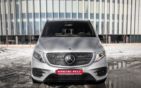 Mercedes-Benz V-Класс, 2023 год, 9 900 000 рублей, 2 фотография