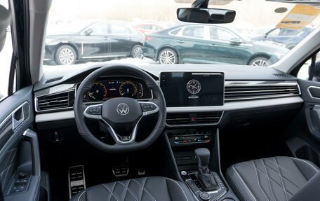 Volkswagen Tiguan II, 2023 год, 4 799 000 рублей, 10 фотография