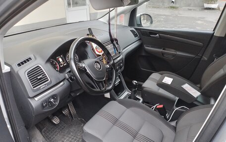 Volkswagen Sharan II, 2017 год, 2 500 000 рублей, 4 фотография