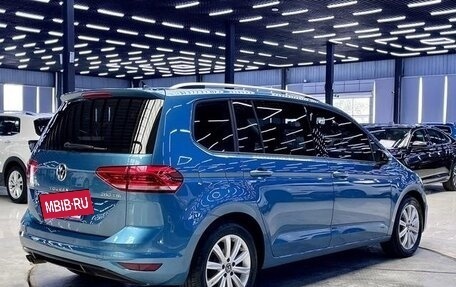 Volkswagen Touran III, 2021 год, 2 800 000 рублей, 6 фотография