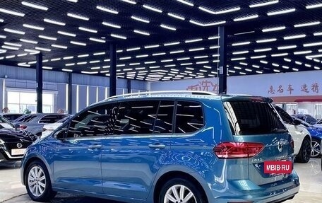 Volkswagen Touran III, 2021 год, 2 800 000 рублей, 4 фотография