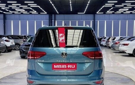 Volkswagen Touran III, 2021 год, 2 800 000 рублей, 5 фотография