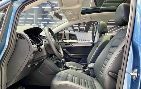 Volkswagen Touran III, 2021 год, 2 800 000 рублей, 11 фотография