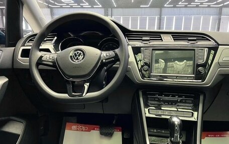 Volkswagen Touran III, 2021 год, 2 800 000 рублей, 9 фотография