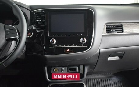 Mitsubishi Outlander III рестайлинг 3, 2022 год, 3 050 000 рублей, 7 фотография