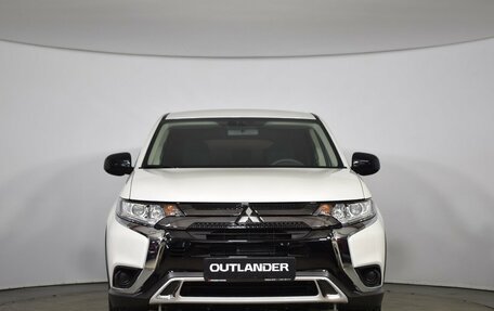 Mitsubishi Outlander III рестайлинг 3, 2022 год, 2 900 000 рублей, 2 фотография