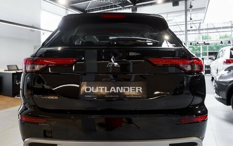Mitsubishi Outlander, 2023 год, 4 600 000 рублей, 6 фотография