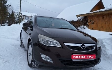 Opel Astra J, 2011 год, 799 000 рублей, 1 фотография