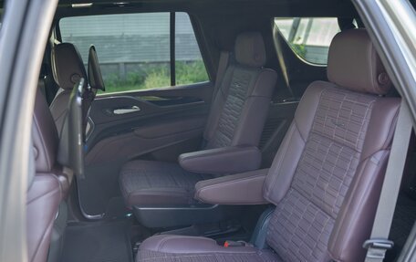 Cadillac Escalade V, 2023 год, 18 990 000 рублей, 12 фотография