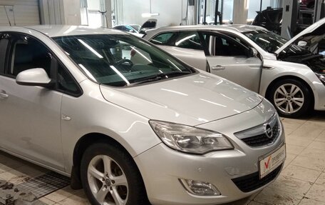 Opel Astra J, 2010 год, 791 000 рублей, 2 фотография