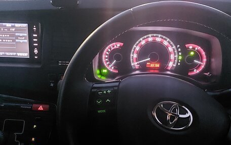 Toyota ISis I, 2012 год, 1 860 000 рублей, 21 фотография
