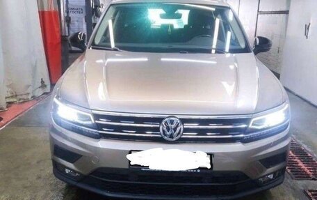 Volkswagen Tiguan II, 2019 год, 2 560 000 рублей, 2 фотография