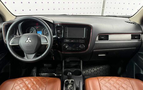 Mitsubishi Outlander III рестайлинг 3, 2012 год, 1 390 000 рублей, 13 фотография