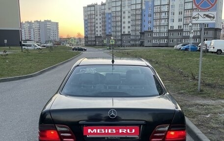 Mercedes-Benz E-Класс, 2001 год, 420 000 рублей, 4 фотография