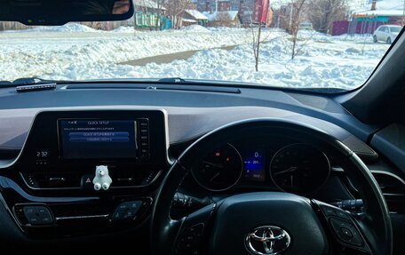 Toyota C-HR I рестайлинг, 2018 год, 2 060 000 рублей, 13 фотография