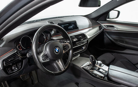BMW 5 серия, 2019 год, 3 748 000 рублей, 13 фотография