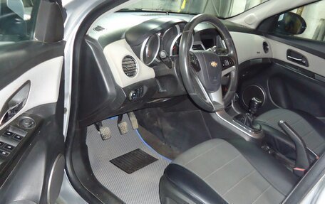 Chevrolet Cruze II, 2011 год, 800 000 рублей, 7 фотография