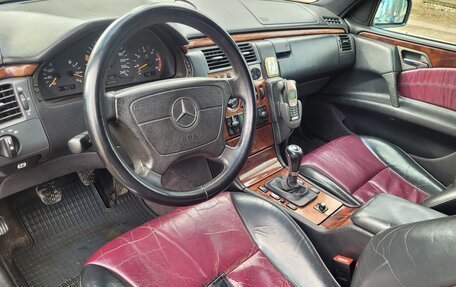 Mercedes-Benz E-Класс, 1998 год, 500 000 рублей, 11 фотография