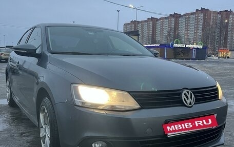 Volkswagen Jetta VI, 2013 год, 1 300 000 рублей, 4 фотография