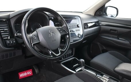 Mitsubishi Outlander III рестайлинг 3, 2018 год, 2 348 000 рублей, 13 фотография