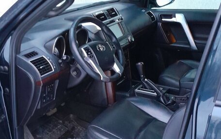 Toyota Land Cruiser Prado 150 рестайлинг 2, 2017 год, 3 800 000 рублей, 9 фотография